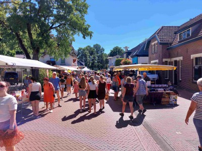 85-Gezellige drukte op de braderie.jpg