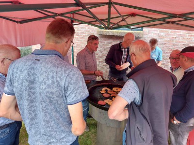 43 De BBQ doet het goed.jpg